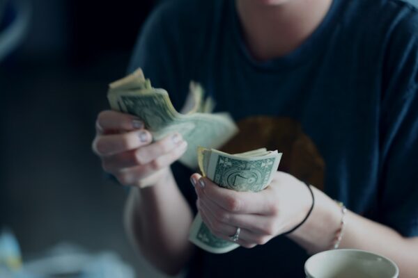 Como Poupar 1000 euros em 6 Meses